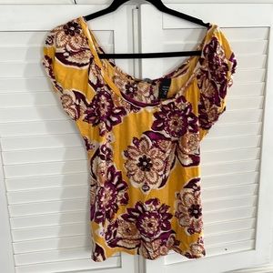 New York & Co 100% cotton top. Gold, purple cream. Sz M